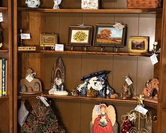 Small paintings and prints
Nativities
Christmas decorations
