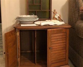 Ethan Allen end table w/ removable dividers