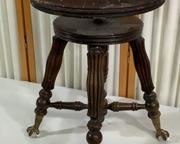 wantique claw foot stool4151 t