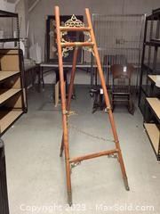 wvintage easel with ornate metal fittings4161 t