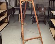 wvintage easel with ornate metal fittings4161 t