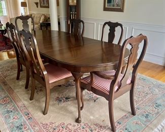Dining Room Table & 6 Chairs