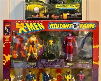 Godzilla & X-Men Figurines