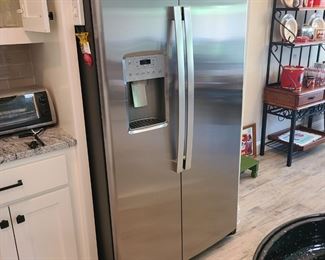 GE Refrigerator