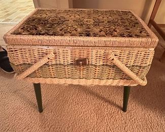 The velvety lid is just darling.