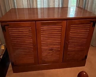 1970s Traditional Ethan Allen Heirloom Maple Sewing Center from the "Custom Room Planning Collection."  One bi-fold and one single shutter-like door.  Solid Maple with a maintenance free Formica top.