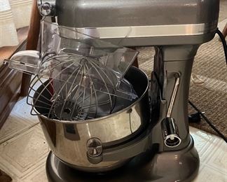 Practically brand new Kitchenaid mixer.