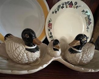 Ceramic Salt & Pepper duck set with small serving tray.