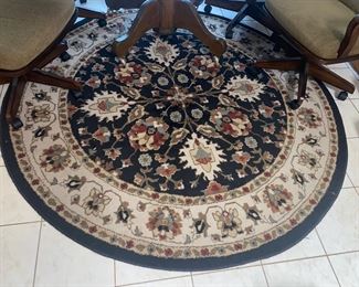 Round floor rug