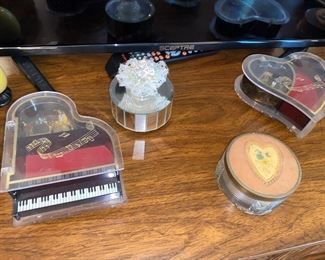 Music boxes 