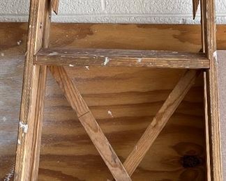Wood Ladder 6'