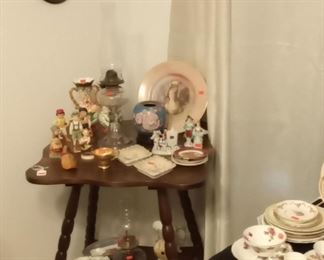 Square table with misc. vtg. items, ...