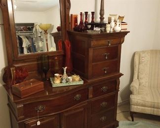 Dresser with Avon, Blinko glass, ...
