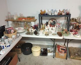 Retro kitchenware, roosters, ....
