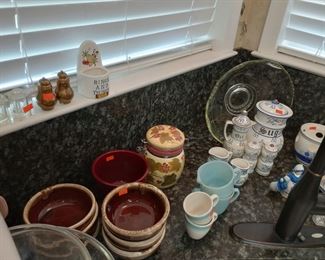 Brown drip bowls, ...