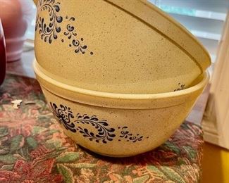 Pyrex bowls