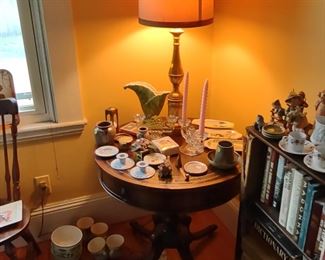 Drum table, vase,  trays, etc