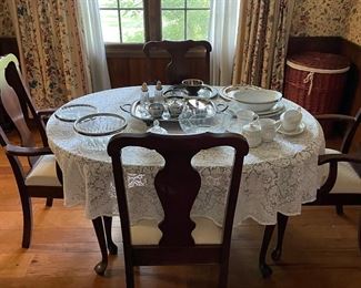 Dining Table w/4 chairs