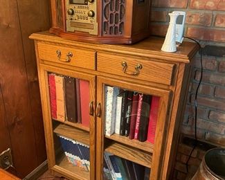 Oak bookcase w/glass