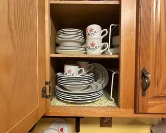 Bramble berry dinnerware