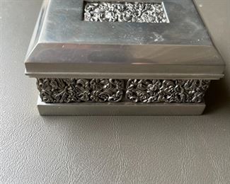 Beautiful pewter box in beautiful shape.