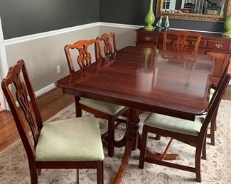 Dining table with 2 leaves and 6 matching chairs