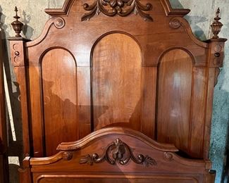 VICTORIAN EASTLAKE STYLE