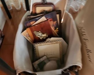 wall plaques and frames