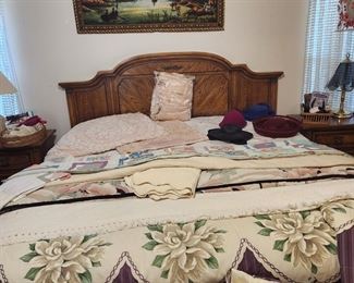 kingsize bed, linens, quilts and comforters