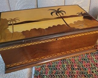 Vintage cigar box with inlaid top