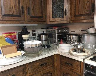Kitchenwares - Pots, Bakeware, Pyrex