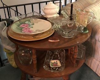 Round End Table (Top Spins), Dishes