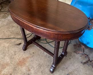 Oval antique table