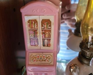 Avon mini statuette $5