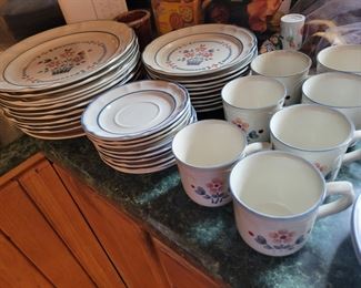 Flowers Dish set $18