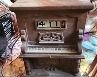 Vintage Player Piano Clock, tested and working $15