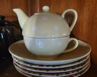 Plate and teapot set $10