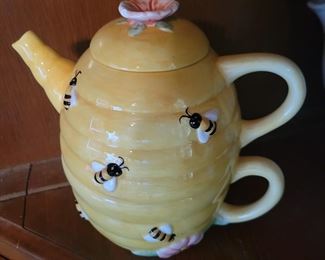 Bumblebee Tea Pot $12