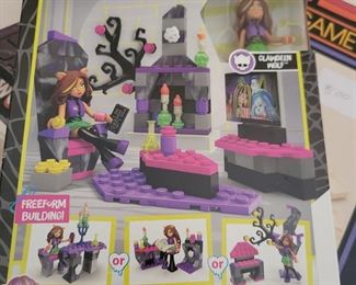 Monster High mega Contrux New $15