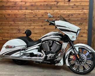 Victory Magnum, 2017, 6-Speed Overdrive