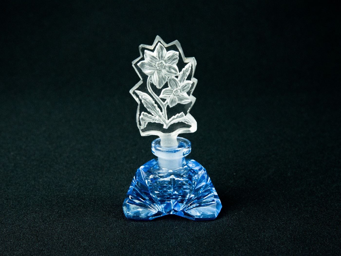 Czechoslovakian Perfume Bottle Collectors... starts on 6/5/2023