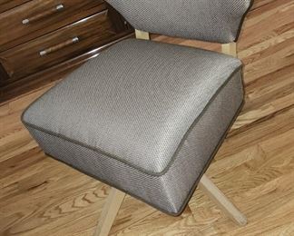 FUN Mid-Century Style Slipper chair!