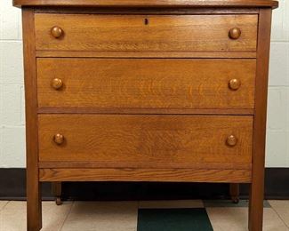 NicholsonKendle Oak Chest Of Drawers