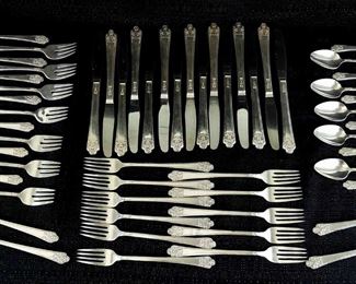 Rogers DeLuxe Plate Precious Grille Size Flatware
