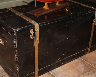 Limited edition Lehauser #17/82 pine wood trunk