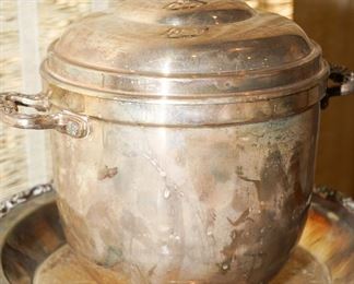 Sheridan ice bucket with lid