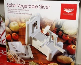Paderno spiral vegetable slicer