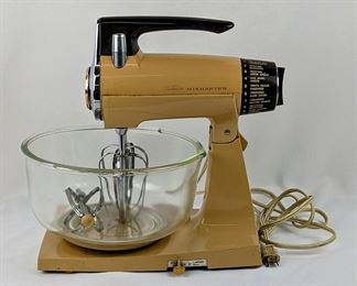 Vintage Sunbeam Mixmaster Series Stand Mixer in Harvest Gold