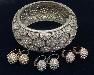 Off Park White Crystal Bangle
Bracelet & 3 Pair Clip Earrings with Gold
Tone, Silver Tone and Rose Tone Settings