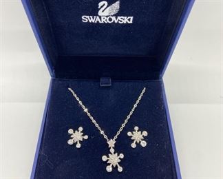 Swarovski 1062764 Mady Pendant Star and Pierced Earring Snowflake Set